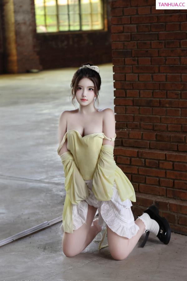   [XiuRen]高清写真图 2024.08.16 No.9024 小薯条nienie 美乳性感第71张图片
